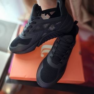 Mesh cut out performance sneakers Fabletics